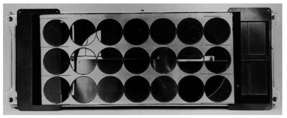 hsa_1965_Ohne_Titel_Mixed_Media_Sculpture_16,4x43,9x3,3_war